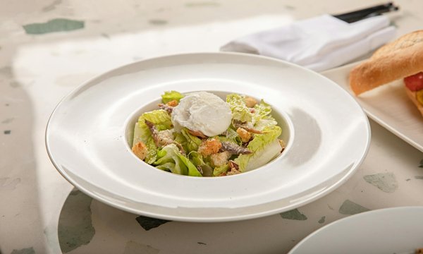 Réalisez un risotto crémeux irrésistible aux asperges vertes et parmesan : notre recette pas à pas!